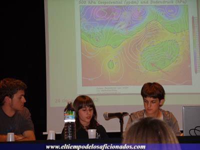 Moment d'exposici&oacute; de Bruna Surinyach